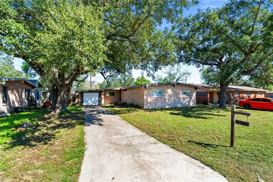 908 W Avenue G Avenue, Kingsville, TX 78363 - #2