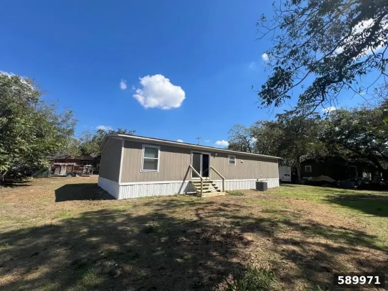 105 E Newman Street, Cuero, TX 77954 - #3