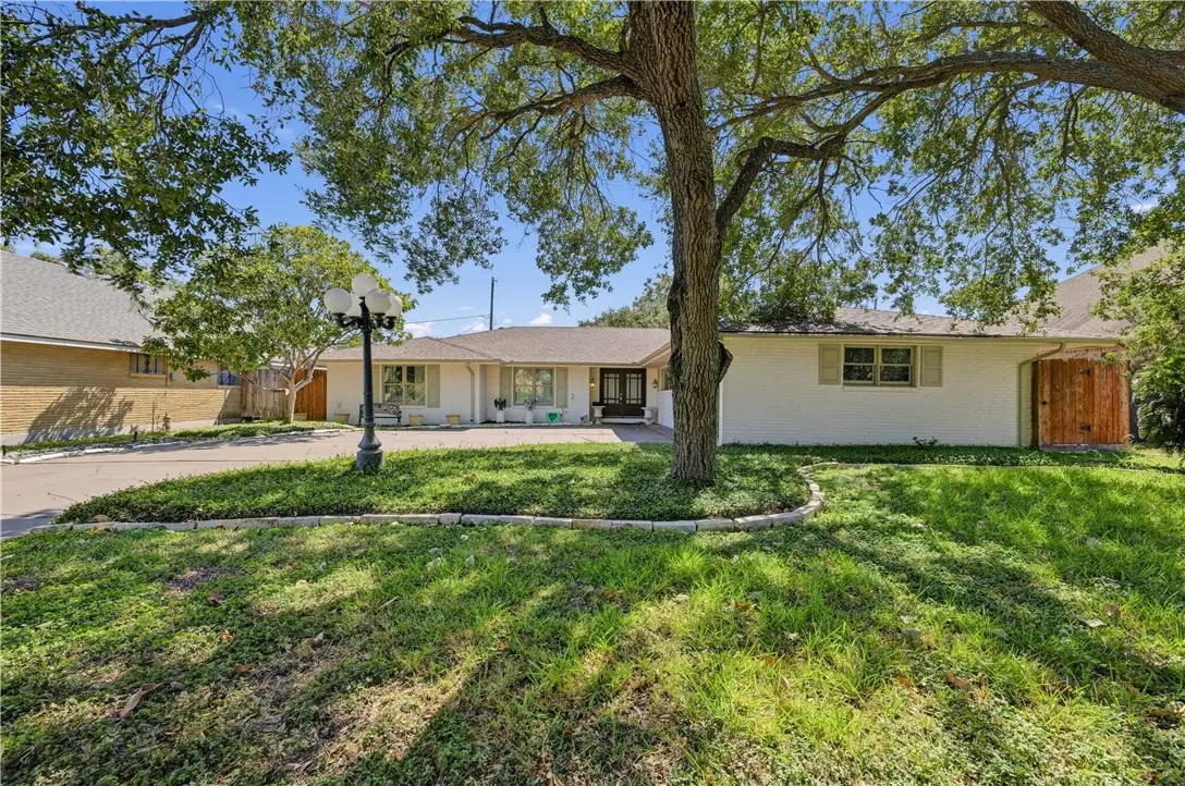 137 Del Mar Boulevard, Corpus Christi, TX 78404 - #1