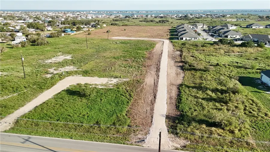 372 Rattlesnake Point, Rockport, TX 78382 - #2