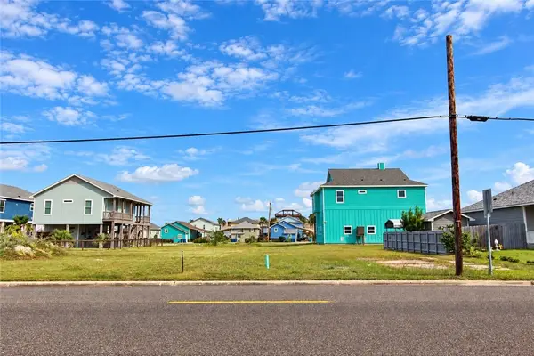 1024 S Church Street S, Rockport, TX 78382