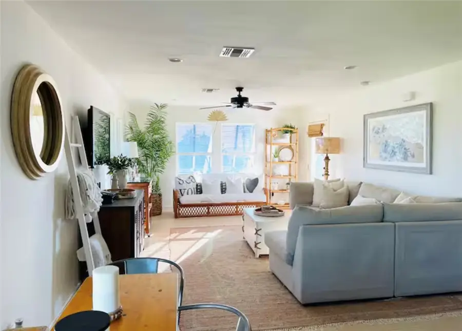 811 S Austin Street, Rockport, TX 78382 - #3