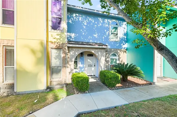 6702 Everhart Road #G 105, Corpus Christi, TX 78413