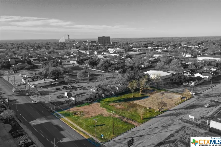 1407 N Navarr0, Victoria, TX 77904 - Image #2