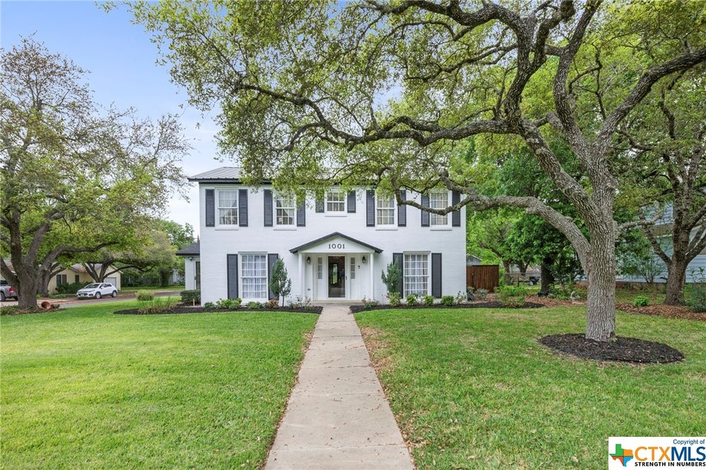 1001 N Adams Street, Beeville, TX 78102 BHGRE