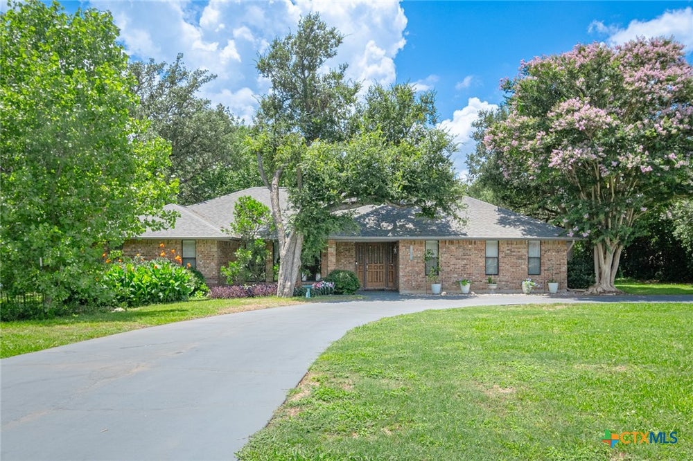 1435 Flaming Oak Drive, New Braunfels, TX 78132 BHGRE