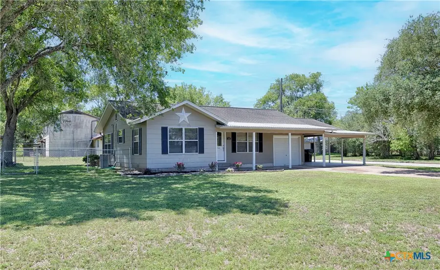 207 River Street, Hallettsville, TX 77964 - #2