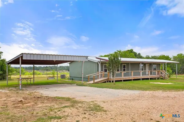 411 Fm 86, Red Rock, TX 78662