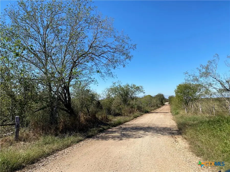 000 County Rd 407, Waelder, TX 78959 - Image #2