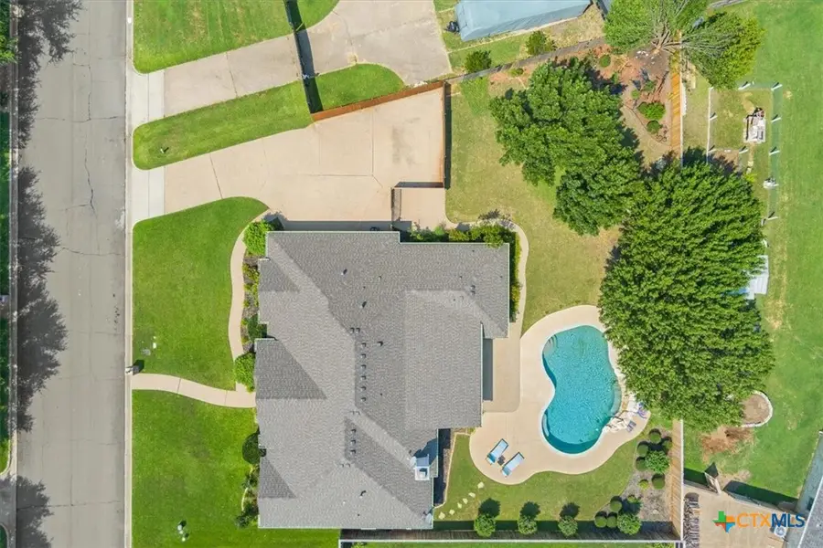 203 Silver Spur Trail, McGregor, TX 76657 - Image #2