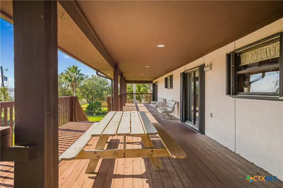 1401 W Main Street, Port Oconnor, TX 77982 - Image #3