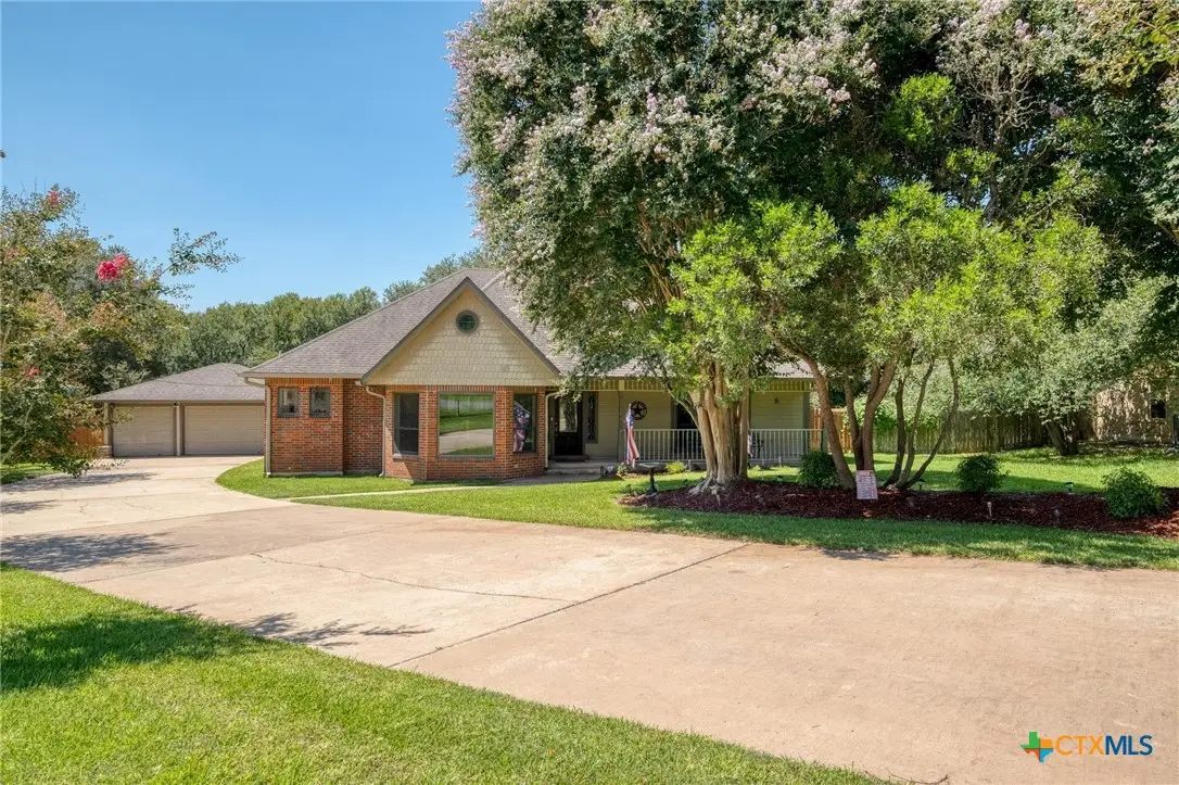 170 Oak Creek Circle, Luling, TX 78648 - #1