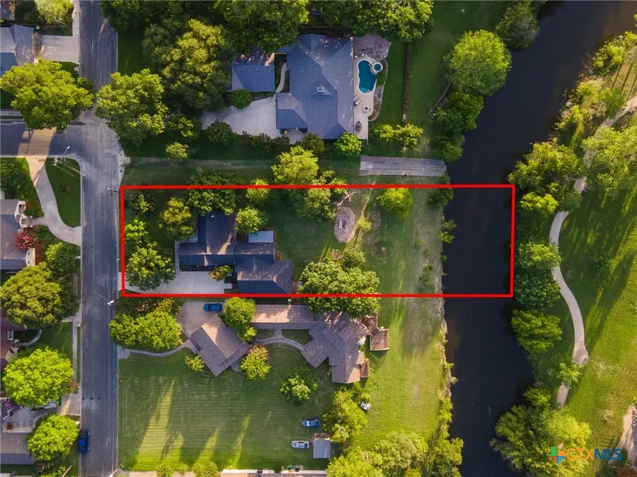 136 W Evergreen Street, Boerne, TX 78006 - Image #2