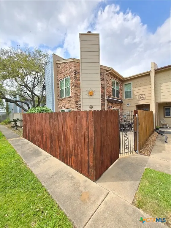 1730 Avenue C #F, El Campo, TX 77437