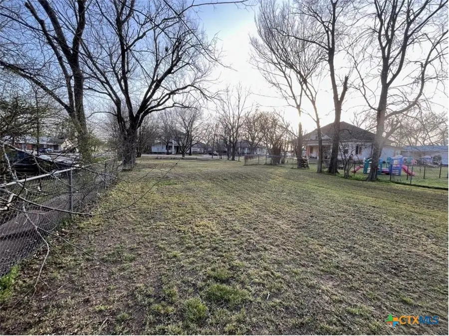 211 E Trinity Street, Groesbeck, TX 76642 - Image #2