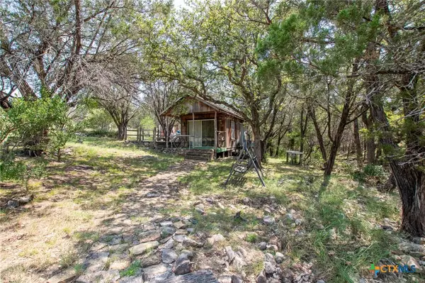 322 Cliff View Road, Lampasas, TX 76550