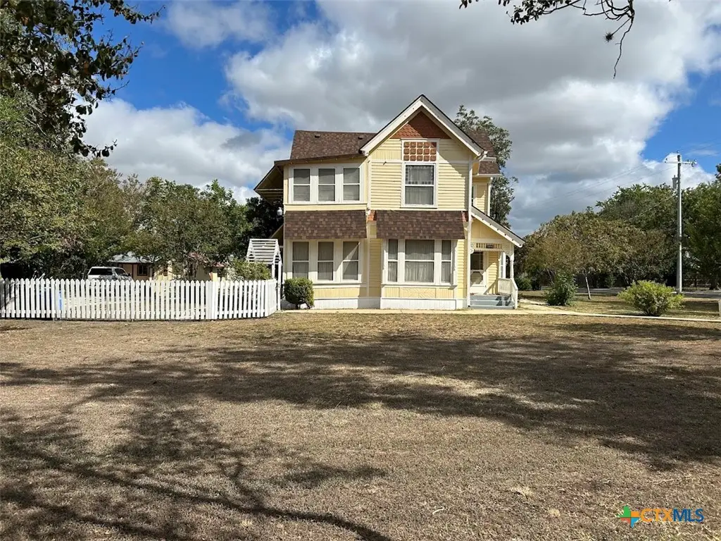 304 W Krezdorn Street, Seguin, TX 78155 - Image #1