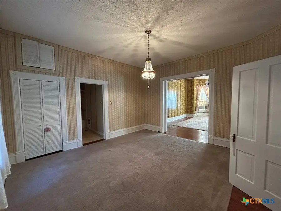 304 W Krezdorn Street, Seguin, TX 78155 - Image #3