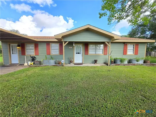 610 E Division Street, Edna, TX 77957