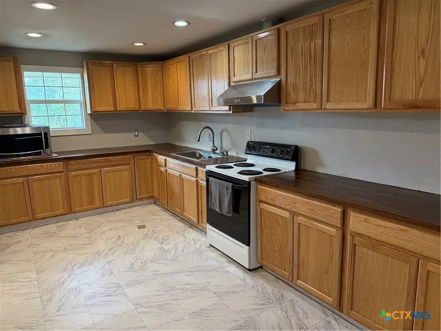 2312 Tibiletti Drive, Victoria, TX 77901 - Image #2