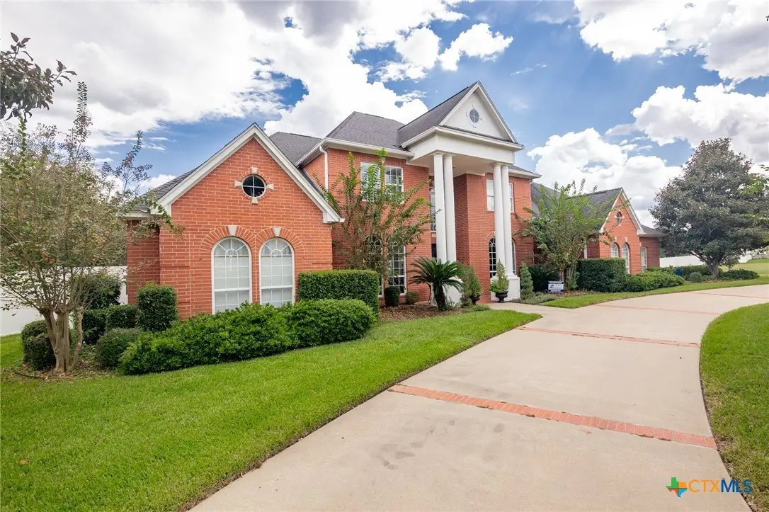 306 Creekridge Drive, Victoria, TX 77904 - Image #1