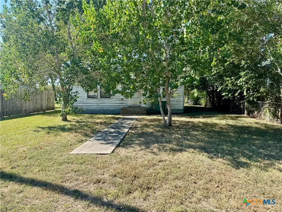1409 E Commercial Street, Victoria, TX 77901 - Image #2
