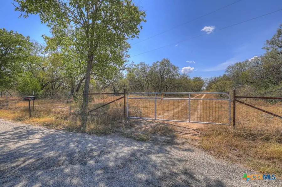 445 Single Oak Road, Seguin, TX 78155 - Image #3