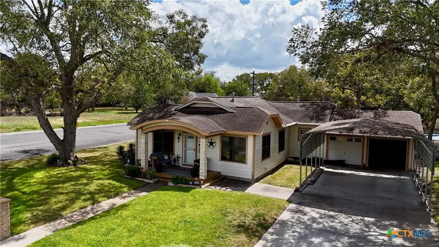 302 S Main Street, Schulenburg, TX 78956 - #2