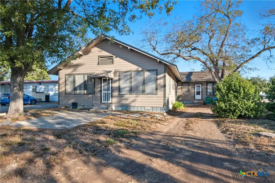 613&615 E Court Street, Seguin, TX 78155 - Image #3