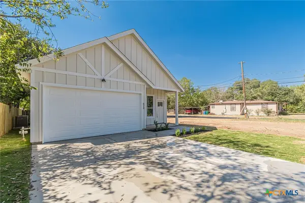 624 Stratton Ave, Seguin, TX 78155