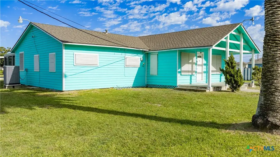 312 W Jefferson Avenue, Port Oconnor, TX 77982 - Image #2