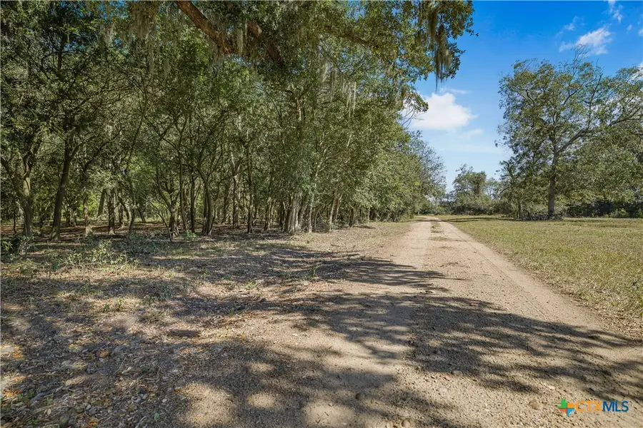 1733 County Road 284, Edna, TX 77957 - Image #3