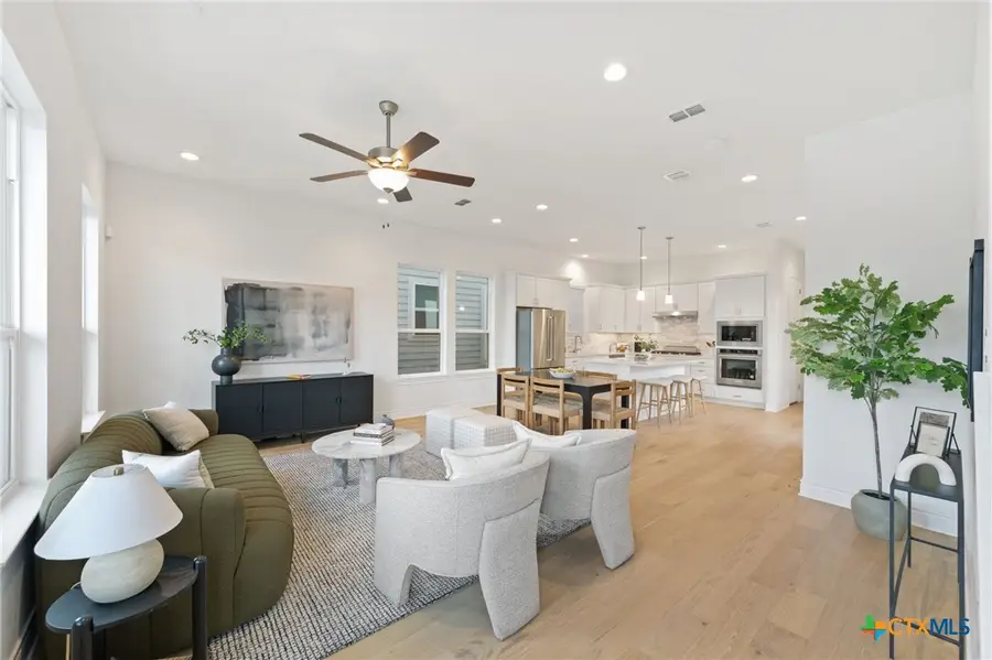 795 N Academy Avenue, New Braunfels, TX 78130 - Image #2