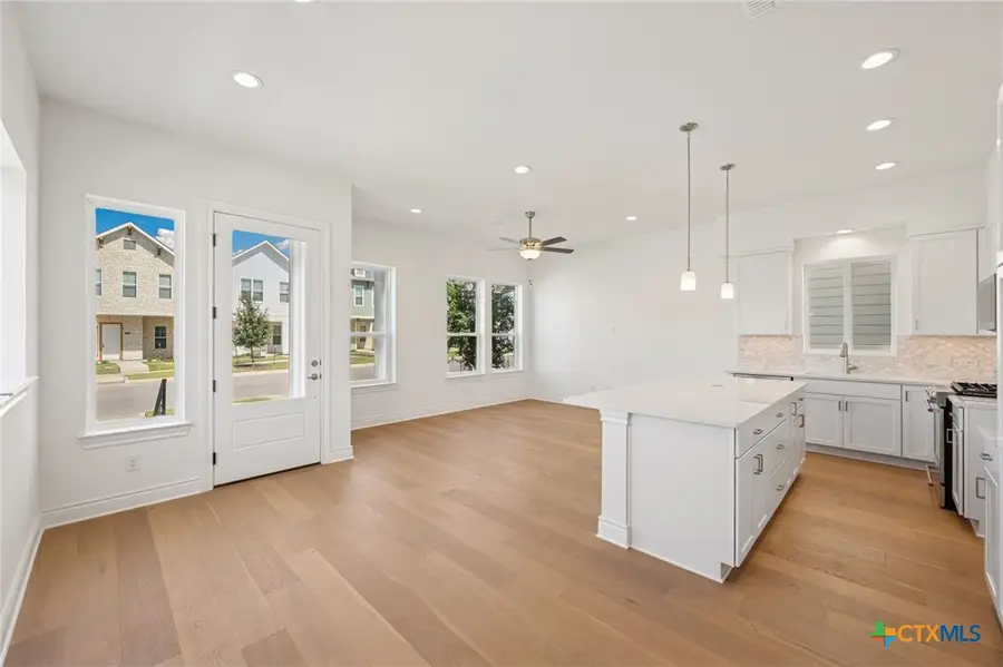 895 N Academy Avenue, New Braunfels, TX 78130 - Image #2