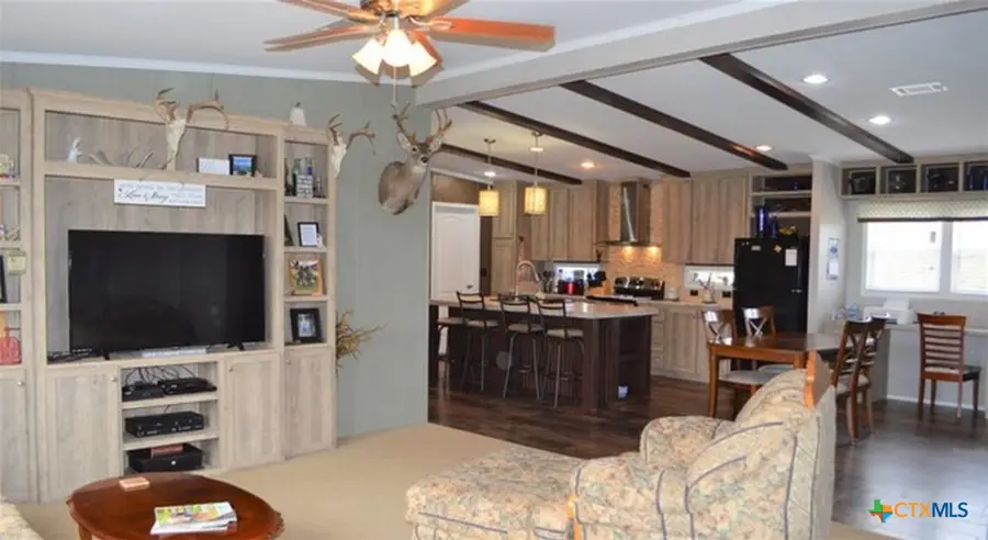 5570 Blackhill Road, Floresville, TX 78114 - Image #3