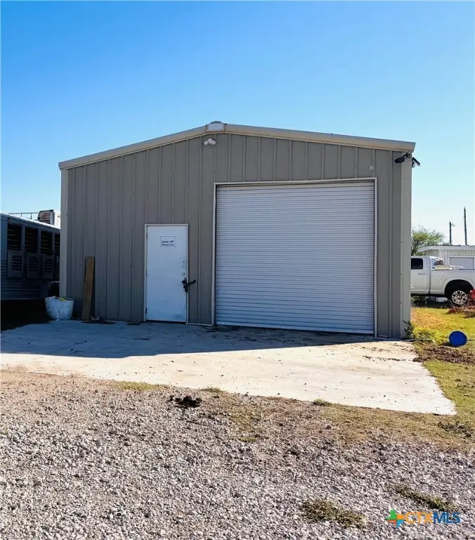 4309 Hanselman Road, Victoria, TX 77901 - Image #3