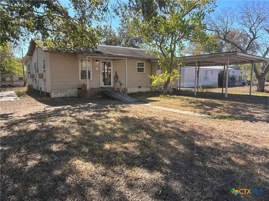 609 E Sarah Street, Cuero, TX 77954 - Image #2