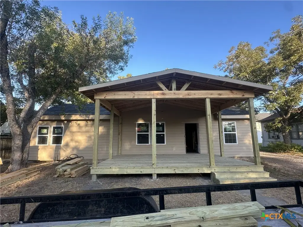 1008 N Gonzales St, Cuero, TX 77954 - Image #1