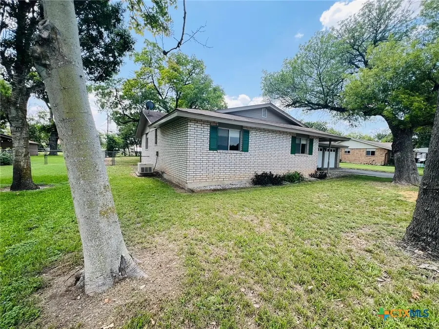 212 Brook Street, Seguin, TX 78155 - Image #2
