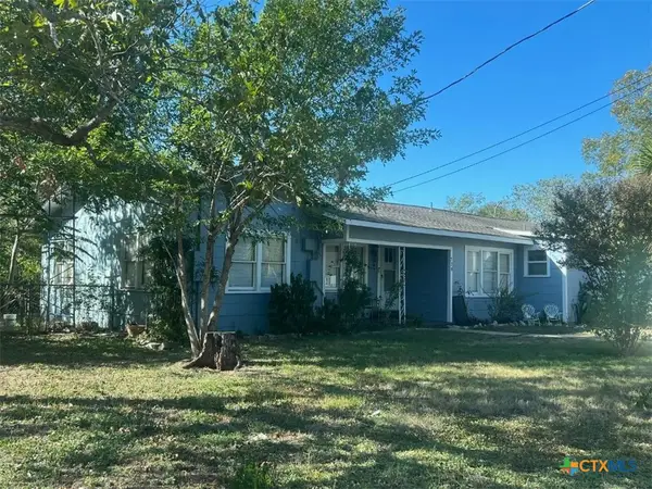 728 S Erkel Avenue, Seguin, TX 78155
