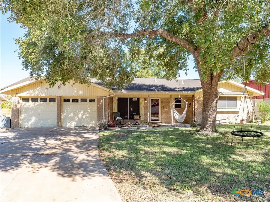 716 Westwood Drive, Port Lavaca, TX 77979 - Image #2