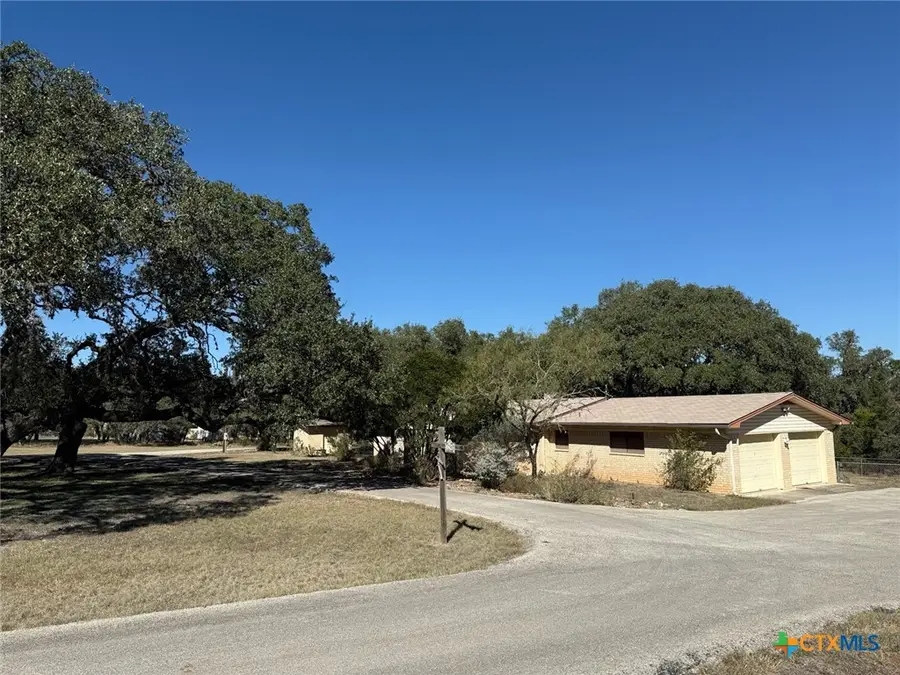 3290 River Oaks Drive, New Braunfels, TX 78132 - Image #2