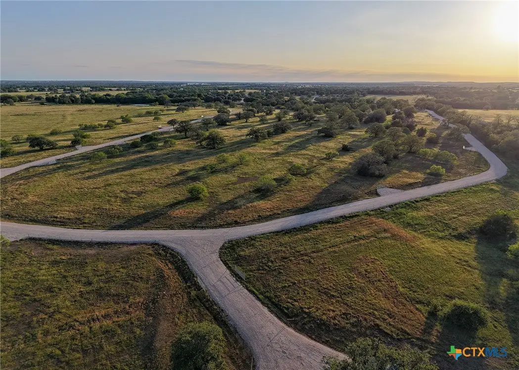 822 Main Loop Road, Waelder, TX 78959 - Image #1