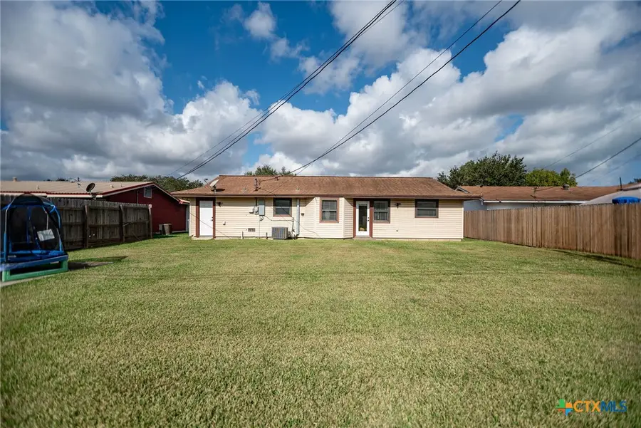 514 Sunnydale Drive, Port Lavaca, TX 77979 - Image #3
