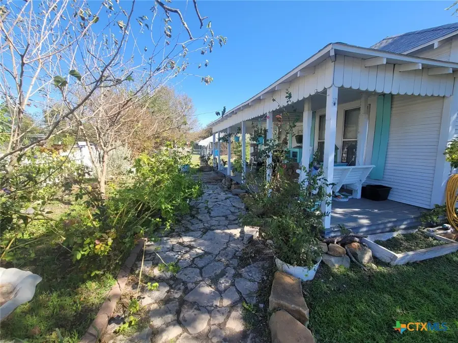 504 E Walnut Street, Lometa, TX 76853 - Image #2