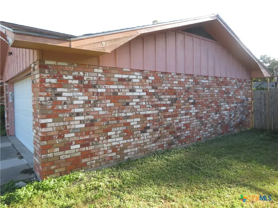 508 Wilson, Edna, TX 77957 - Image #2