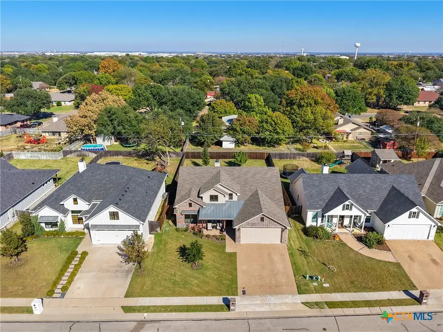 10317 Fallen Leaf Drive, Woodway, TX 76712 - Image #3
