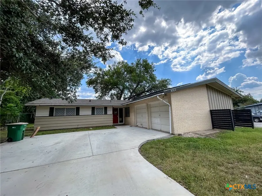 4902 Dahlia, Victoria, TX 77904 - Image #2