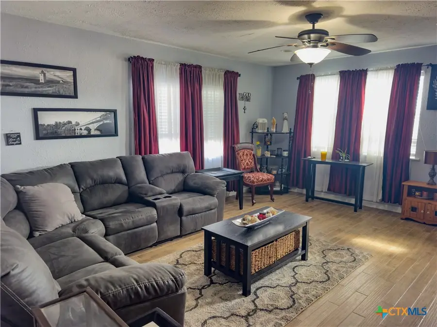 1296 Brownson Road, Victoria, TX 77905 - Image #2