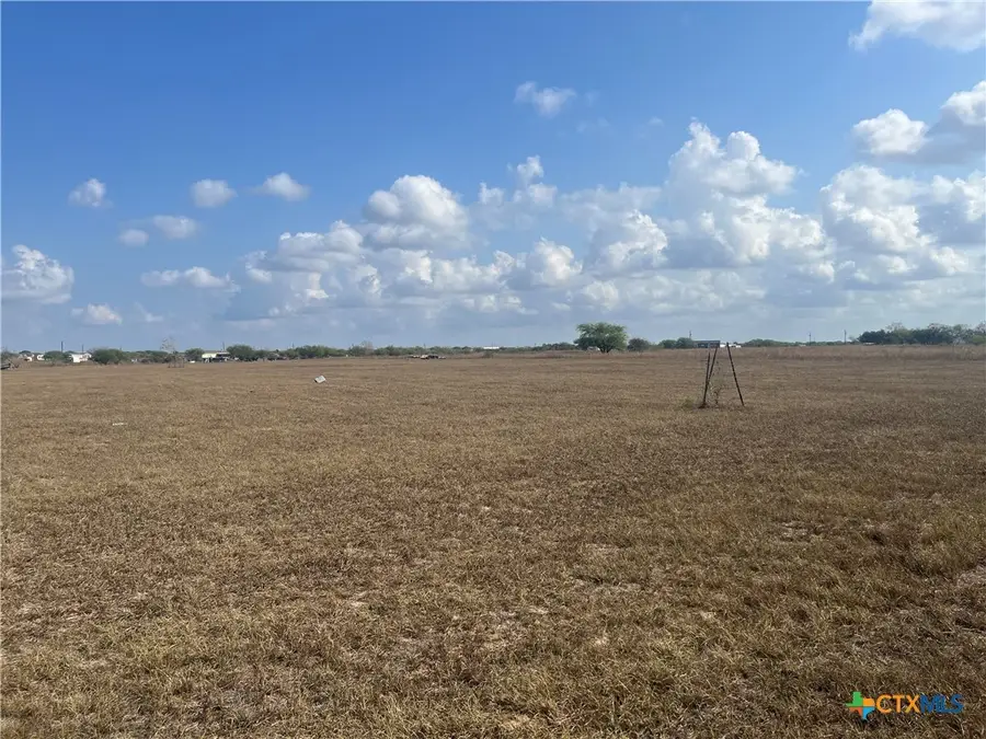 255 Saltgrass Lane, Victoria, TX 77904 - Image #2